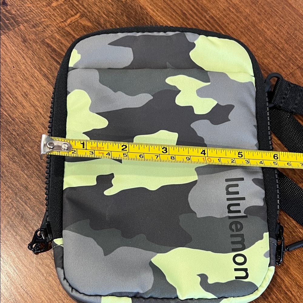 Lululemon Easy Access Camouflage Belt/Crossbody Bag mint and black - Picture 11 of 12